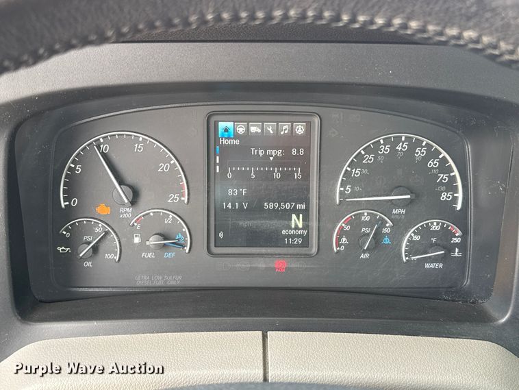 image for item HI9381 2022 Freightliner Cascadia 126 semi truck