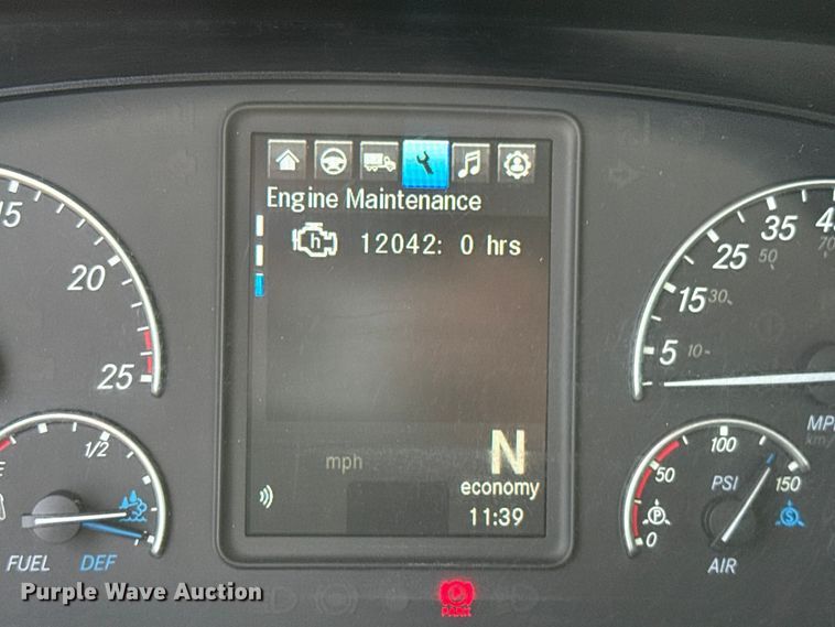 image for item HI9381 2022 Freightliner Cascadia 126 semi truck