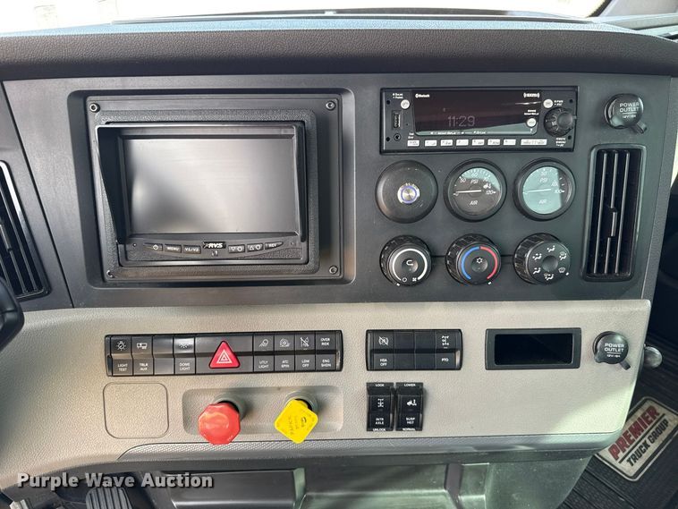 image for item HI9381 2022 Freightliner Cascadia 126 semi truck
