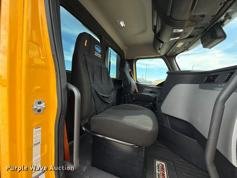 image for item HI9381 2022 Freightliner Cascadia 126 semi truck