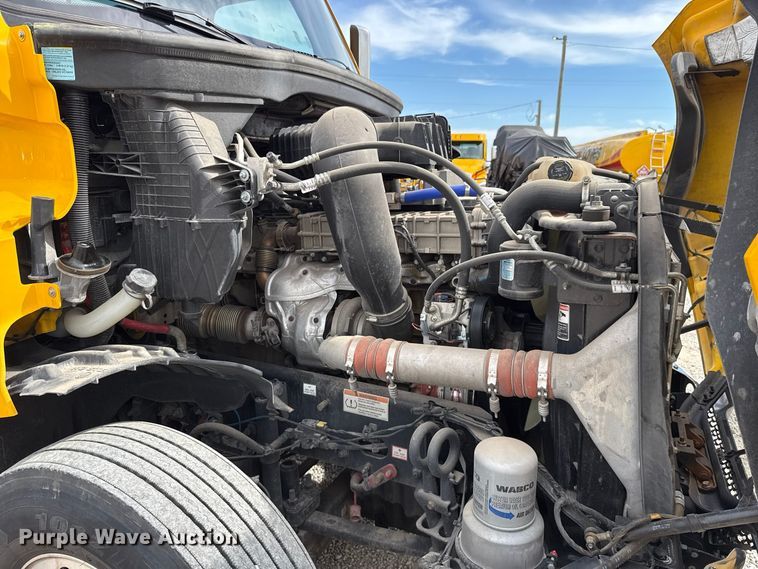 image for item HI9381 2022 Freightliner Cascadia 126 semi truck
