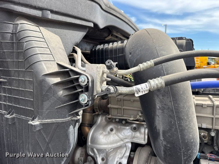 image for item HI9381 2022 Freightliner Cascadia 126 semi truck