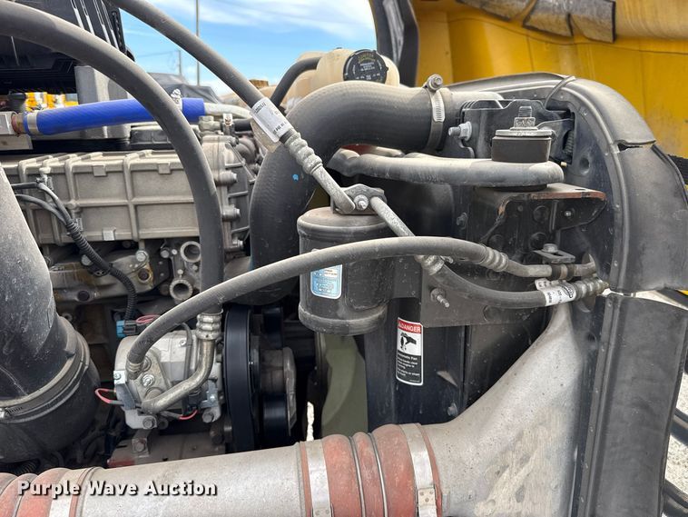 image for item HI9381 2022 Freightliner Cascadia 126 semi truck