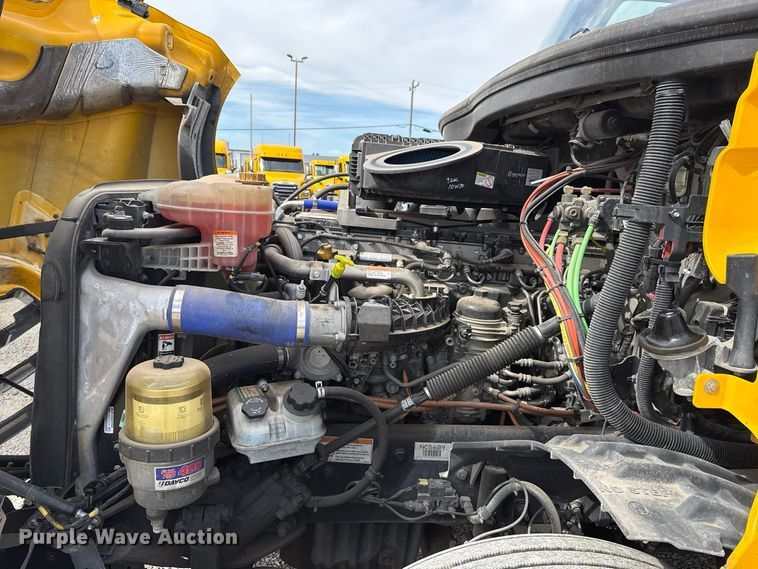 image for item HI9381 2022 Freightliner Cascadia 126 semi truck