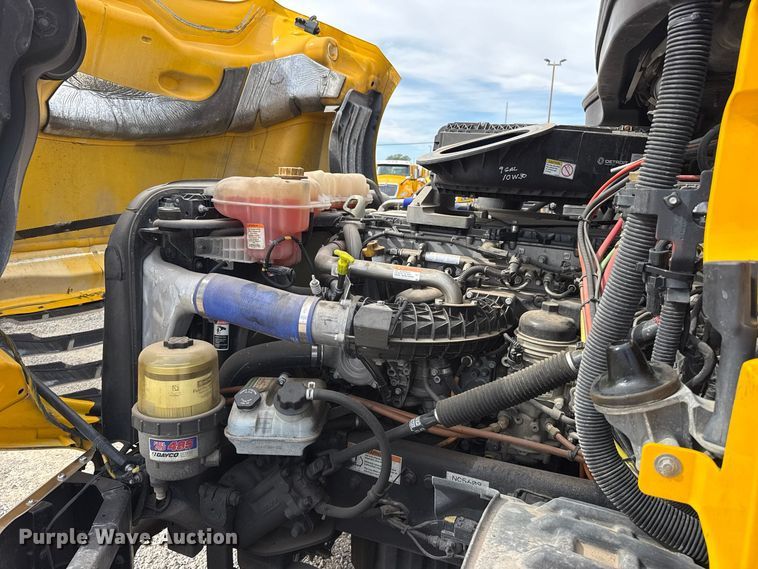 image for item HI9381 2022 Freightliner Cascadia 126 semi truck