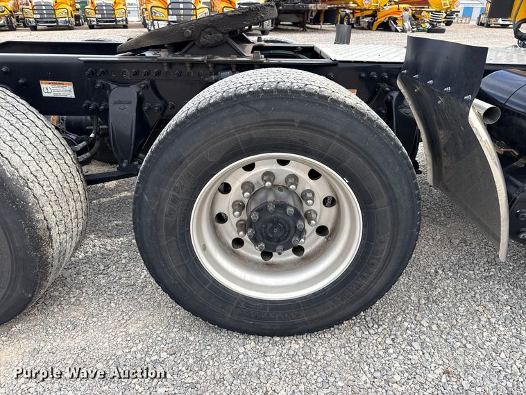 image for item HI9381 2022 Freightliner Cascadia 126 semi truck