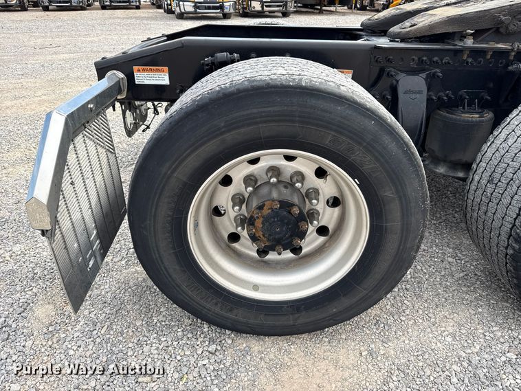image for item HI9381 2022 Freightliner Cascadia 126 semi truck