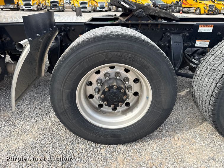 image for item HI9381 2022 Freightliner Cascadia 126 semi truck