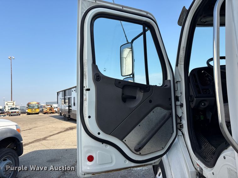 2020 Freightliner Business Class M2
