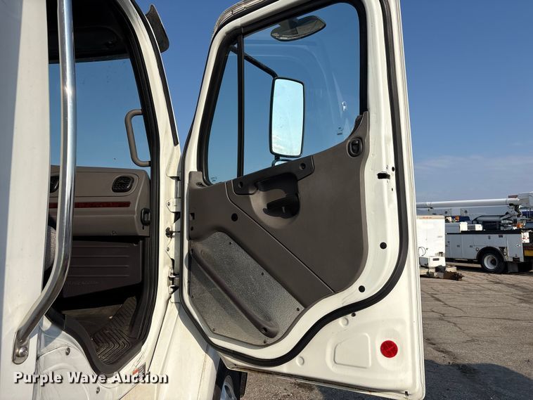 2020 Freightliner Business Class M2