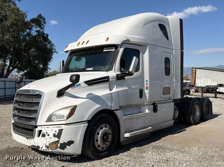 image for item YA3014 2020 Freightliner Cascadia 126 semi truck