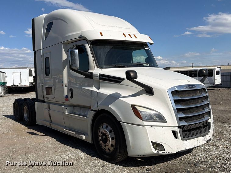 image for item YA3014 2020 Freightliner Cascadia 126 semi truck