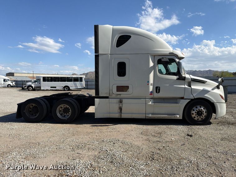 image for item YA3014 2020 Freightliner Cascadia 126 semi truck