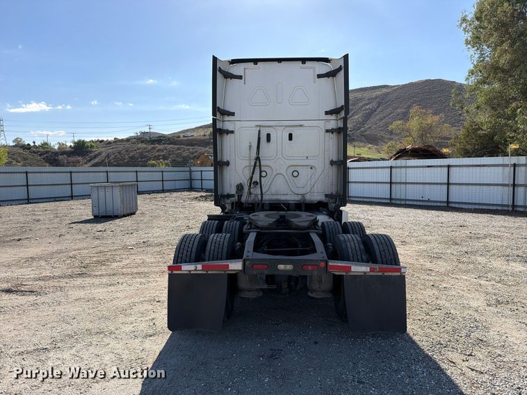 image for item YA3014 2020 Freightliner Cascadia 126 semi truck