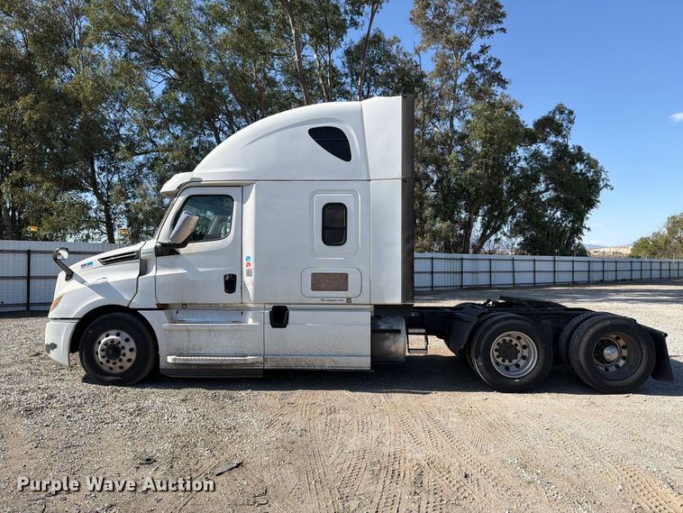 image for item YA3014 2020 Freightliner Cascadia 126 semi truck