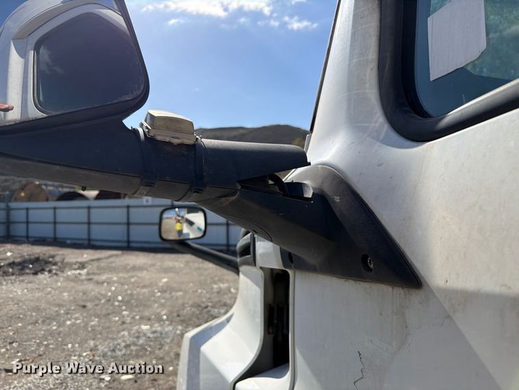 image for item YA3014 2020 Freightliner Cascadia 126 semi truck