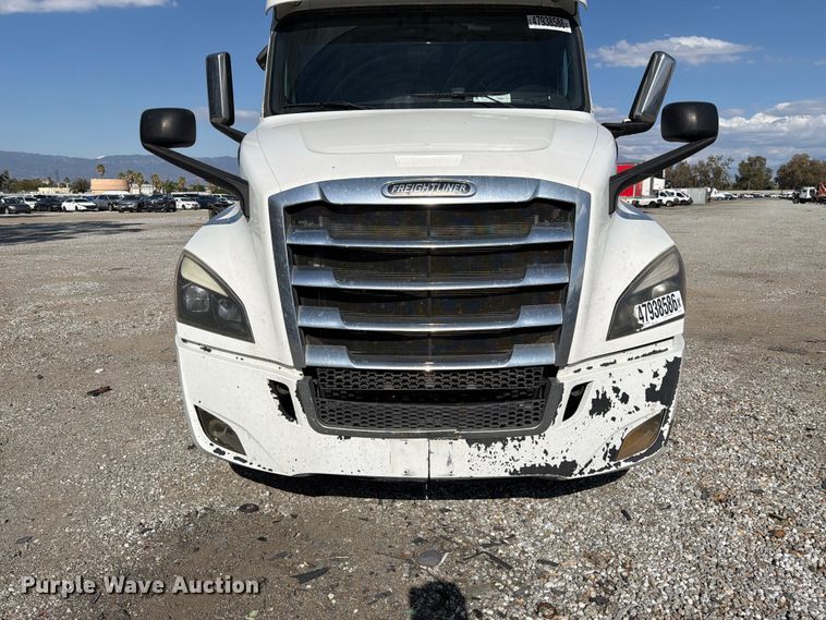 image for item YA3014 2020 Freightliner Cascadia 126 semi truck