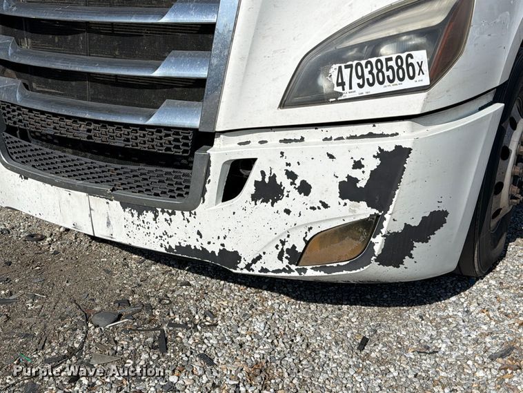 image for item YA3014 2020 Freightliner Cascadia 126 semi truck