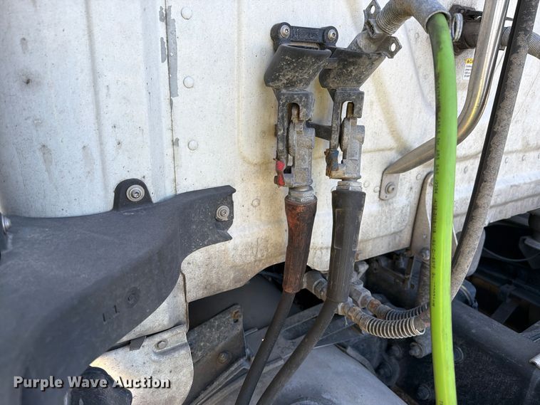 image for item YA3014 2020 Freightliner Cascadia 126 semi truck