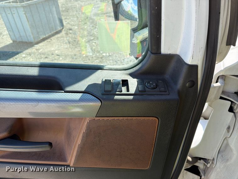 image for item YA3014 2020 Freightliner Cascadia 126 semi truck