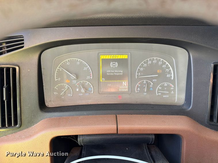 image for item YA3014 2020 Freightliner Cascadia 126 semi truck