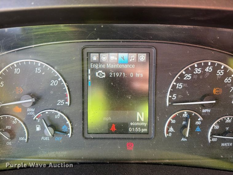 image for item YA3014 2020 Freightliner Cascadia 126 semi truck