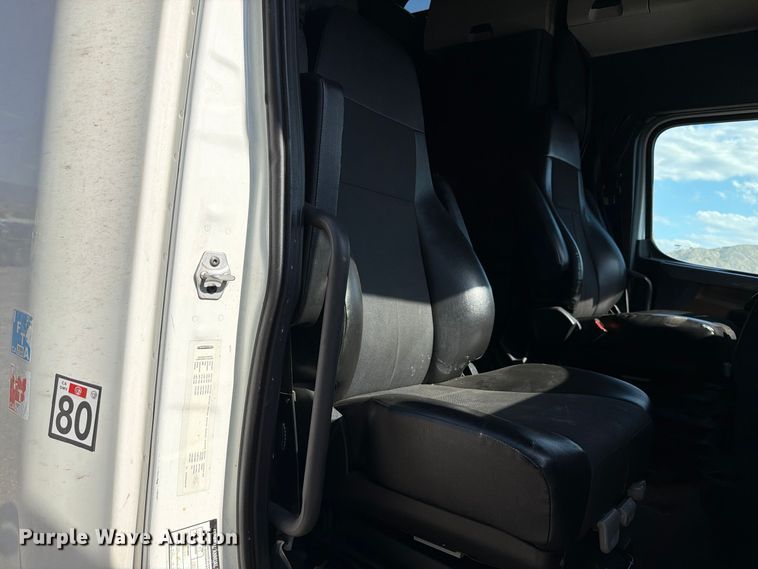 image for item YA3014 2020 Freightliner Cascadia 126 semi truck