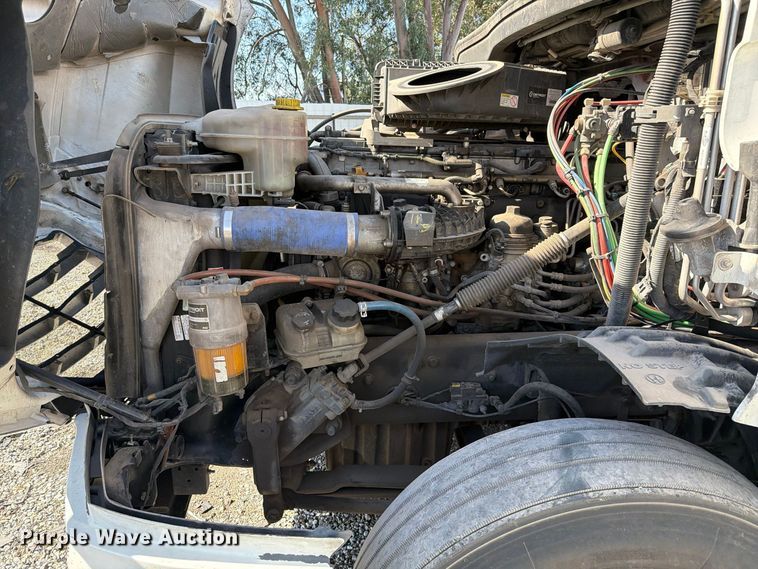 image for item YA3014 2020 Freightliner Cascadia 126 semi truck