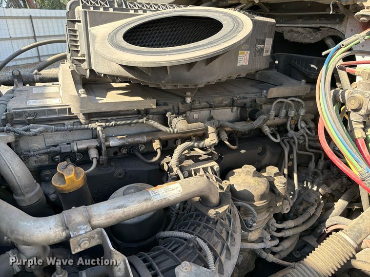 image for item YA3014 2020 Freightliner Cascadia 126 semi truck