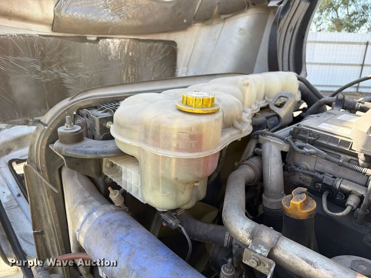image for item YA3014 2020 Freightliner Cascadia 126 semi truck