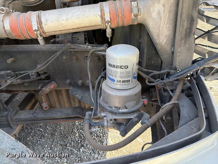 image for item YA3014 2020 Freightliner Cascadia 126 semi truck