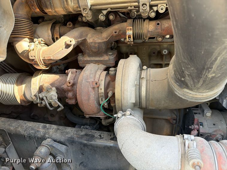 image for item YA3014 2020 Freightliner Cascadia 126 semi truck