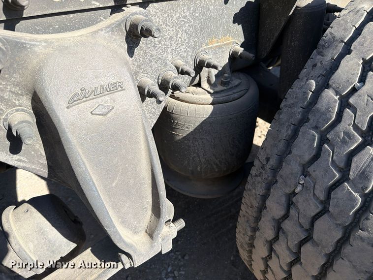 image for item YA3014 2020 Freightliner Cascadia 126 semi truck