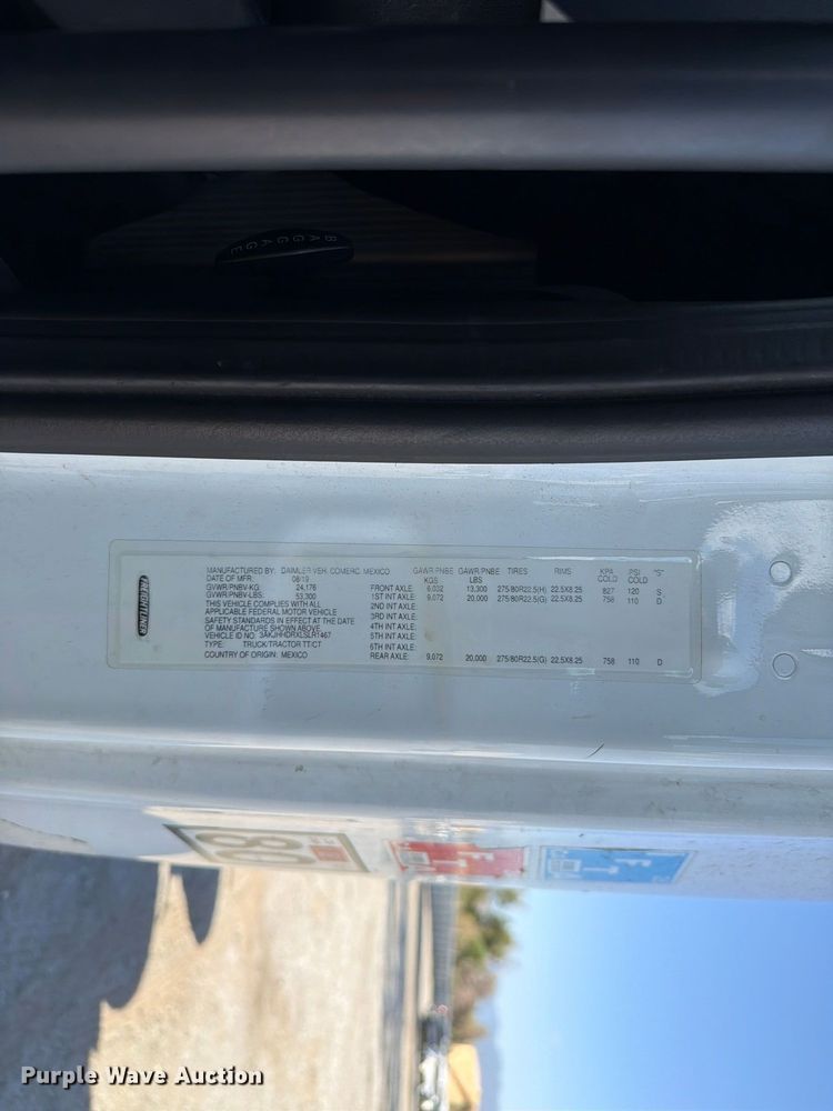 image for item YA3014 2020 Freightliner Cascadia 126 semi truck