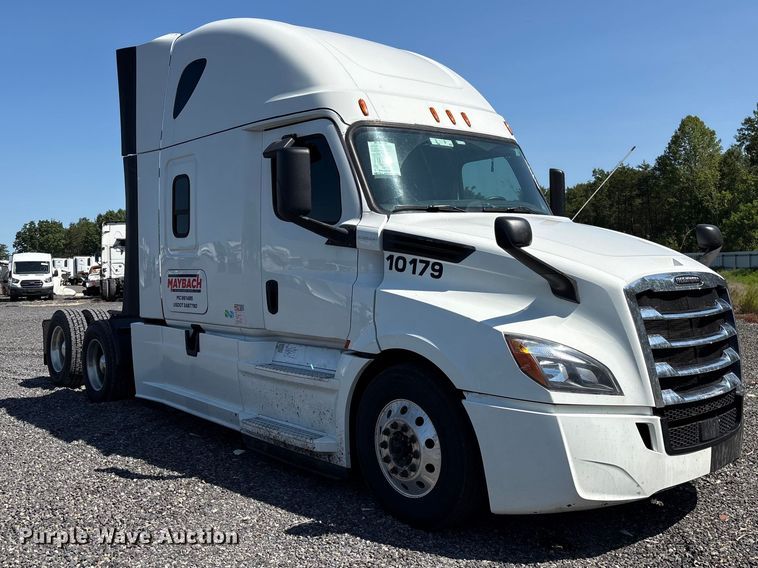 image for item YA4248 2020 Freightliner Cascadia semi truck