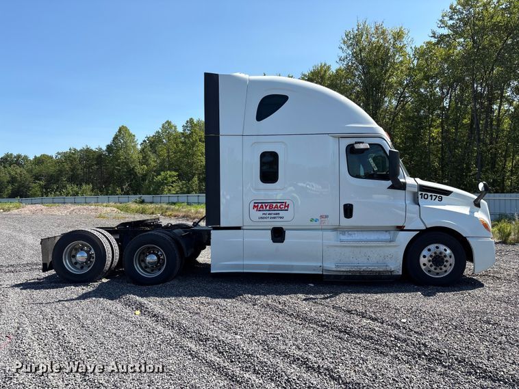 image for item YA4248 2020 Freightliner Cascadia semi truck
