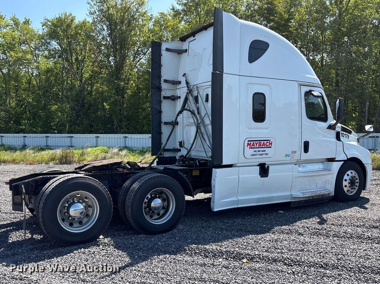 image for item YA4248 2020 Freightliner Cascadia semi truck