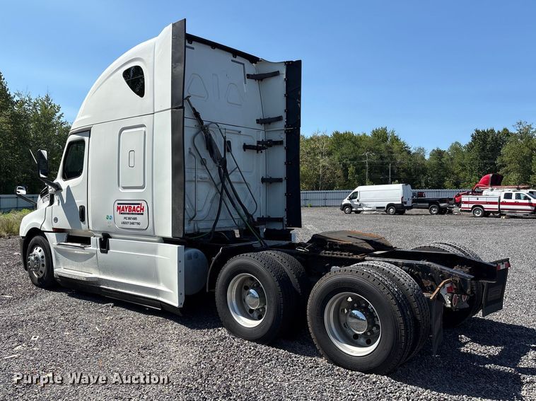 image for item YA4248 2020 Freightliner Cascadia semi truck