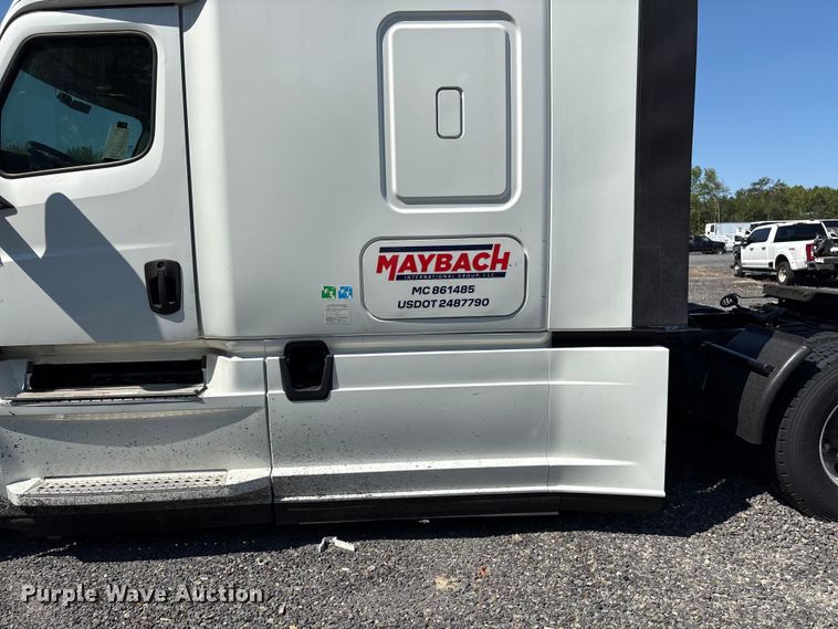 image for item YA4248 2020 Freightliner Cascadia semi truck