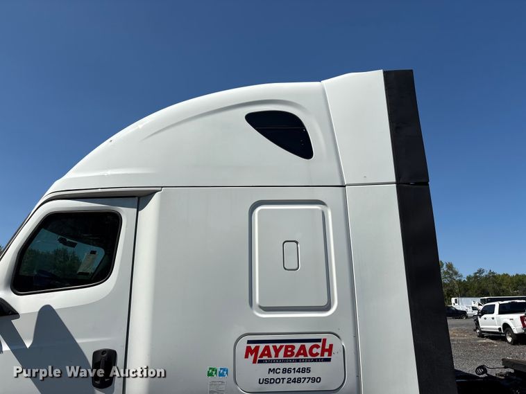 image for item YA4248 2020 Freightliner Cascadia semi truck