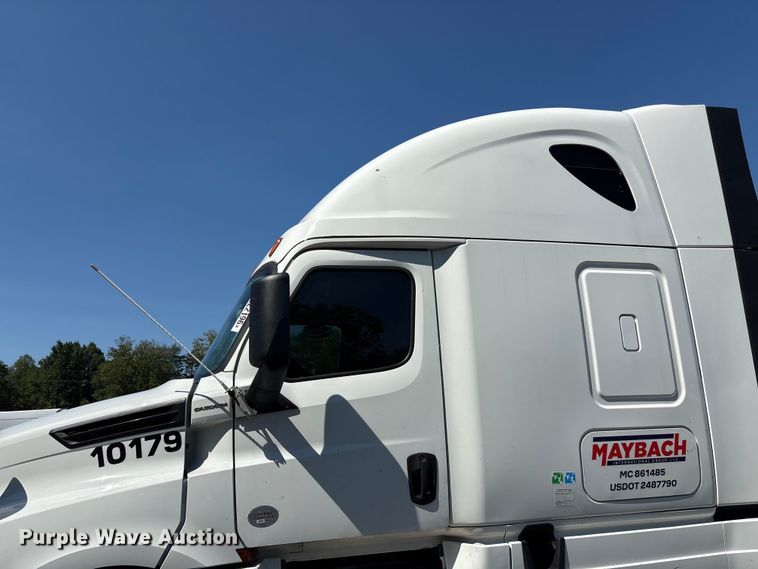 image for item YA4248 2020 Freightliner Cascadia semi truck