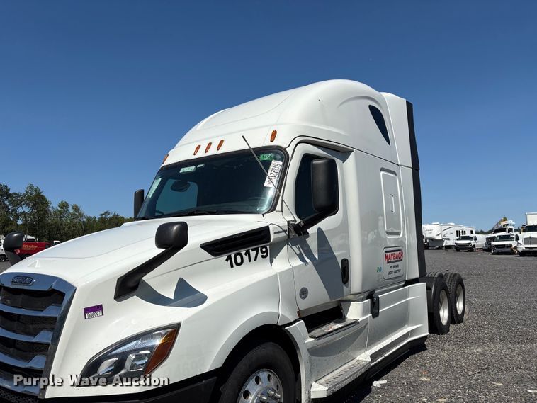image for item YA4248 2020 Freightliner Cascadia semi truck