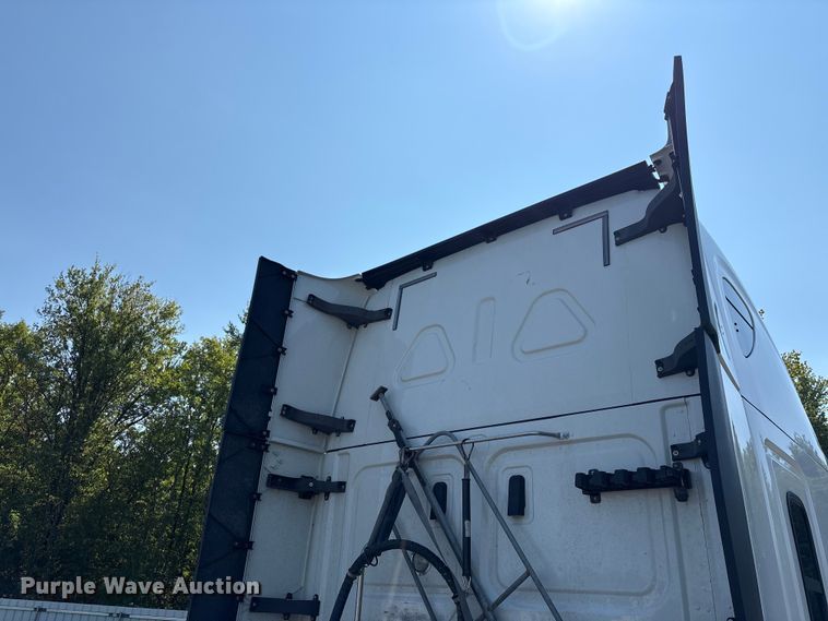 image for item YA4248 2020 Freightliner Cascadia semi truck