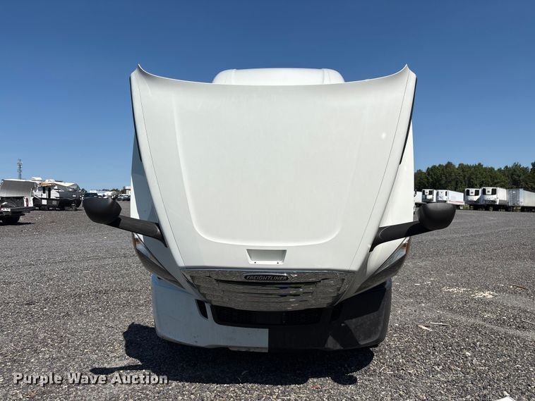 image for item YA4248 2020 Freightliner Cascadia semi truck