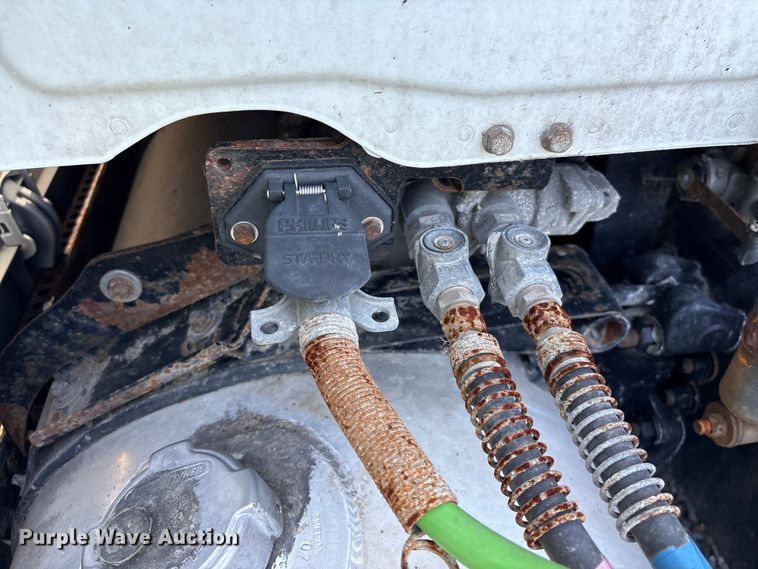 image for item YA4248 2020 Freightliner Cascadia semi truck