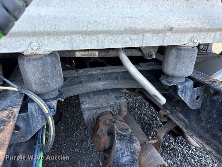 image for item YA4248 2020 Freightliner Cascadia semi truck