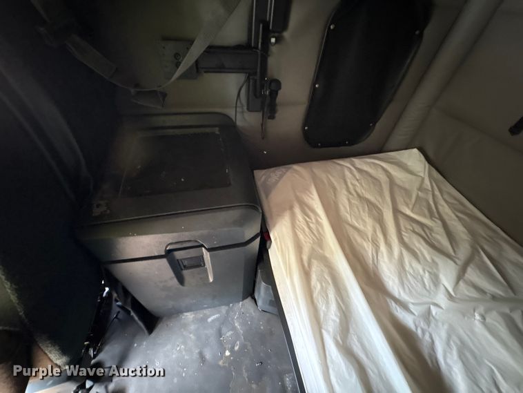 image for item YA4248 2020 Freightliner Cascadia semi truck