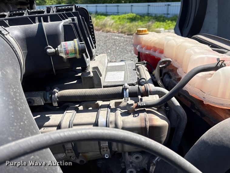 image for item YA4248 2020 Freightliner Cascadia semi truck