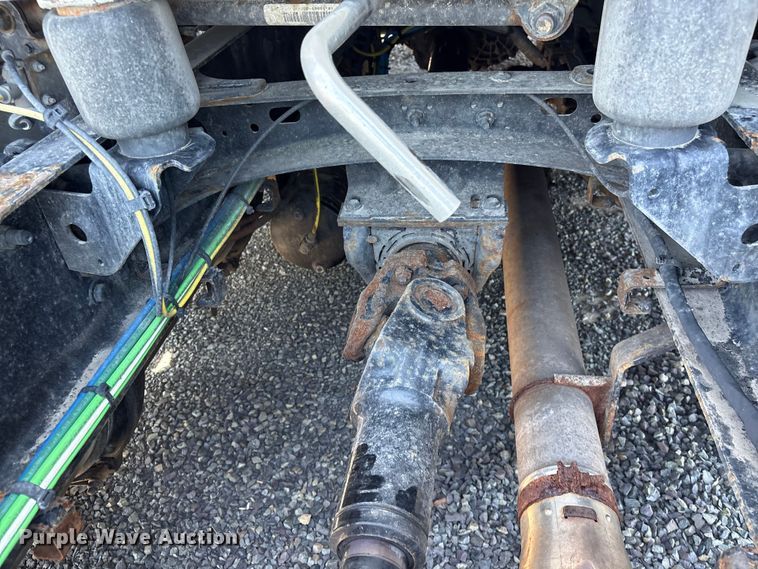 image for item YA4248 2020 Freightliner Cascadia semi truck