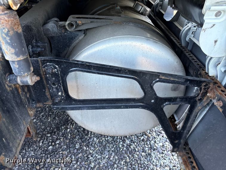 image for item YA4248 2020 Freightliner Cascadia semi truck